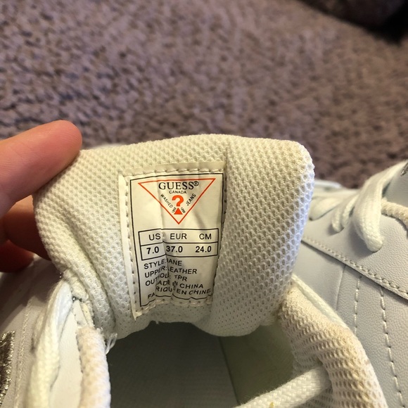 Women’s white and silver Guess sneakers. Size 7, worn once indoors - Picture 5 of 5